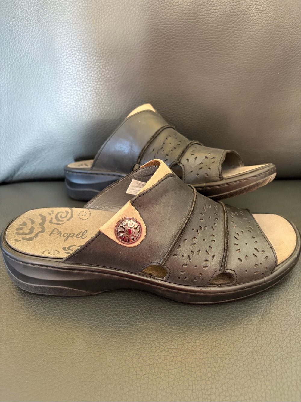 Propet Gertie Women’s Black Leather Slide Sandals 8.5 Wide Orthopedic Cut Outs